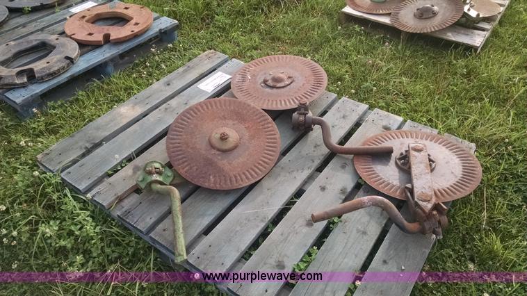 image for item I2800 (3) John Deere plow coulters