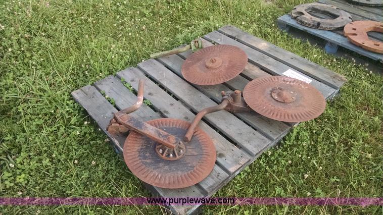 image for item I2800 (3) John Deere plow coulters
