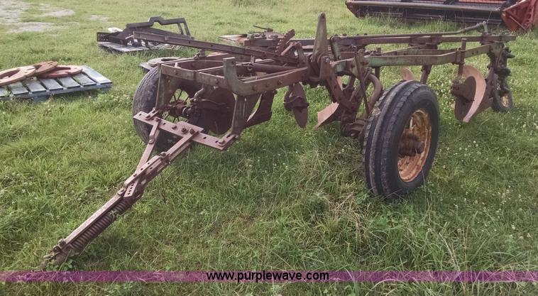 image for item I2804 John Deere H bottom plow