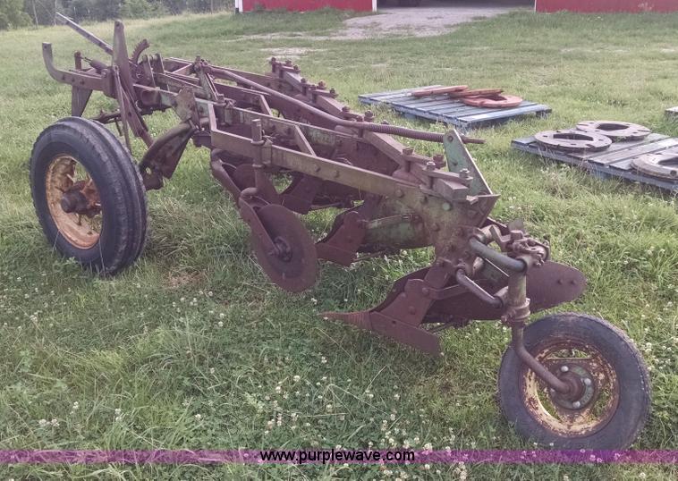 image for item I2804 John Deere H bottom plow