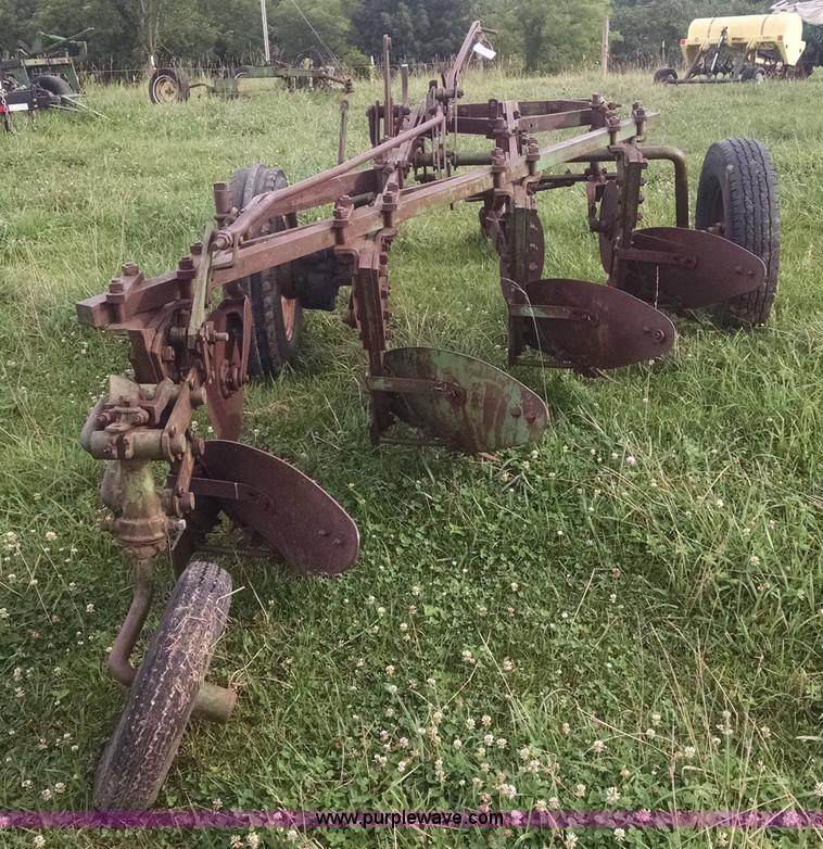 image for item I2804 John Deere H bottom plow