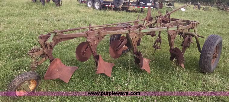 image for item I2804 John Deere H bottom plow