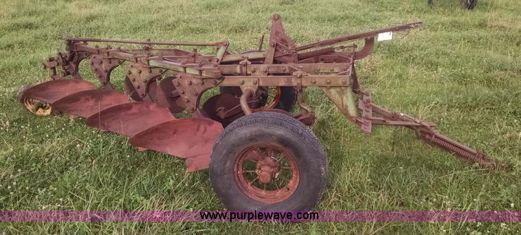 image for item I2804 John Deere H bottom plow