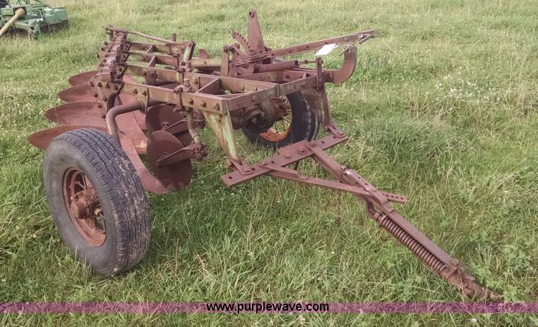 image for item I2804 John Deere H bottom plow