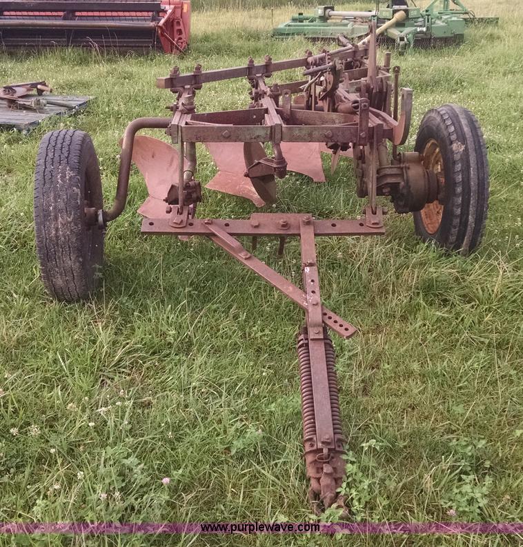 image for item I2804 John Deere H bottom plow