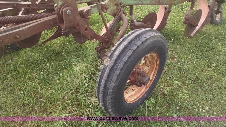 image for item I2804 John Deere H bottom plow