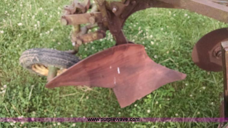 image for item I2804 John Deere H bottom plow