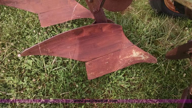 image for item I2804 John Deere H bottom plow