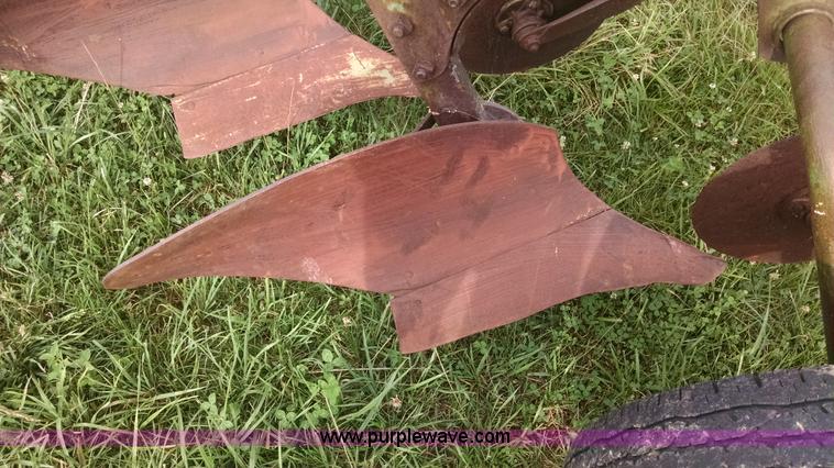 image for item I2804 John Deere H bottom plow
