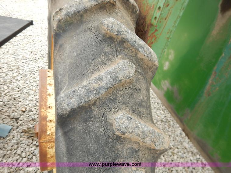 image for item J3757 John Deere 734 Hi-Cycle self-propelled applicator