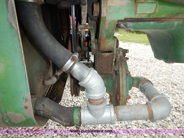 image for item J3757 John Deere 734 Hi-Cycle self-propelled applicator