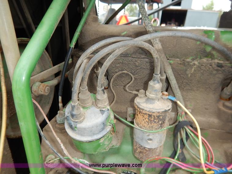 image for item J3757 John Deere 734 Hi-Cycle self-propelled applicator