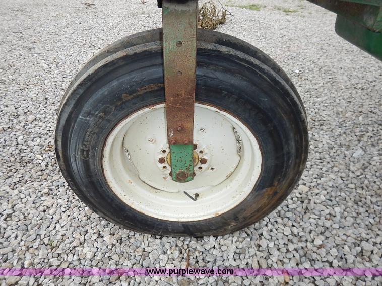 image for item J3757 John Deere 734 Hi-Cycle self-propelled applicator