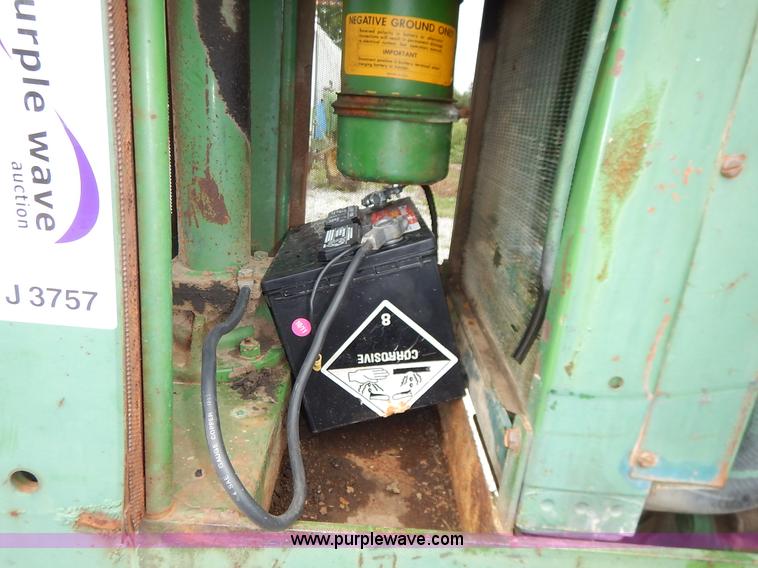 image for item J3757 John Deere 734 Hi-Cycle self-propelled applicator