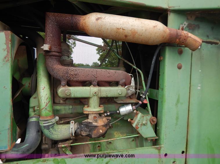 image for item J3757 John Deere 734 Hi-Cycle self-propelled applicator