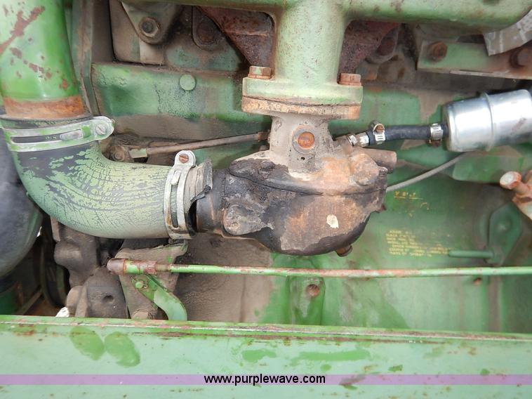 image for item J3757 John Deere 734 Hi-Cycle self-propelled applicator