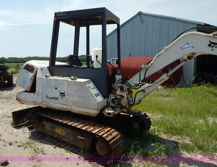 image for item J3758 1988 Bobcat 100 compact excavator