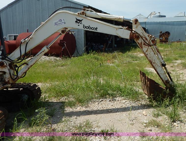 image for item J3758 1988 Bobcat 100 compact excavator