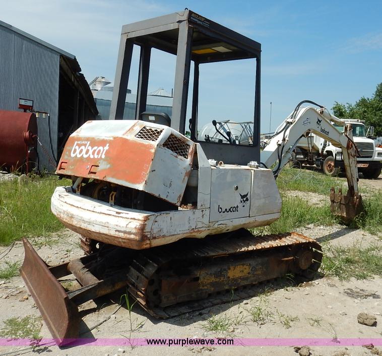 image for item J3758 1988 Bobcat 100 compact excavator