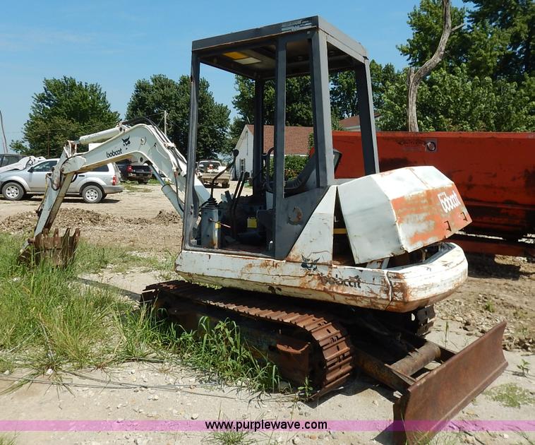 image for item J3758 1988 Bobcat 100 compact excavator