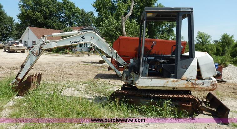 image for item J3758 1988 Bobcat 100 compact excavator