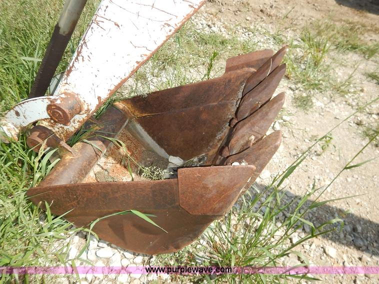 image for item J3758 1988 Bobcat 100 compact excavator