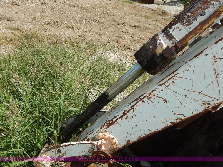 image for item J3758 1988 Bobcat 100 compact excavator