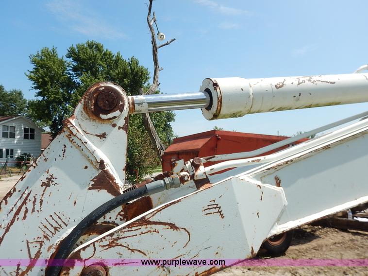 image for item J3758 1988 Bobcat 100 compact excavator