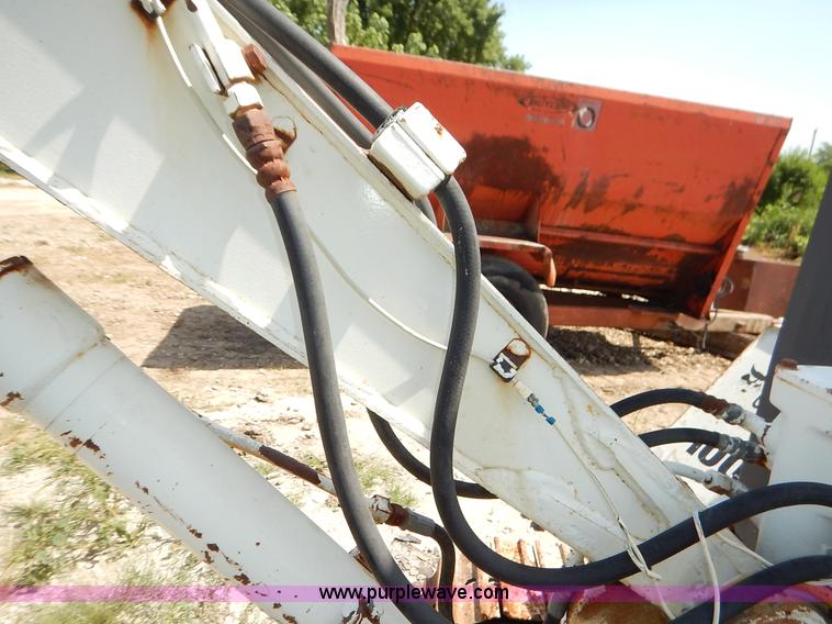 image for item J3758 1988 Bobcat 100 compact excavator