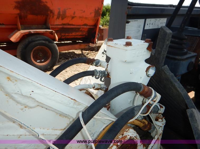 image for item J3758 1988 Bobcat 100 compact excavator