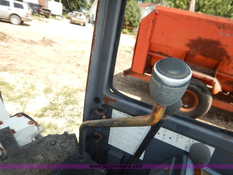 image for item J3758 1988 Bobcat 100 compact excavator