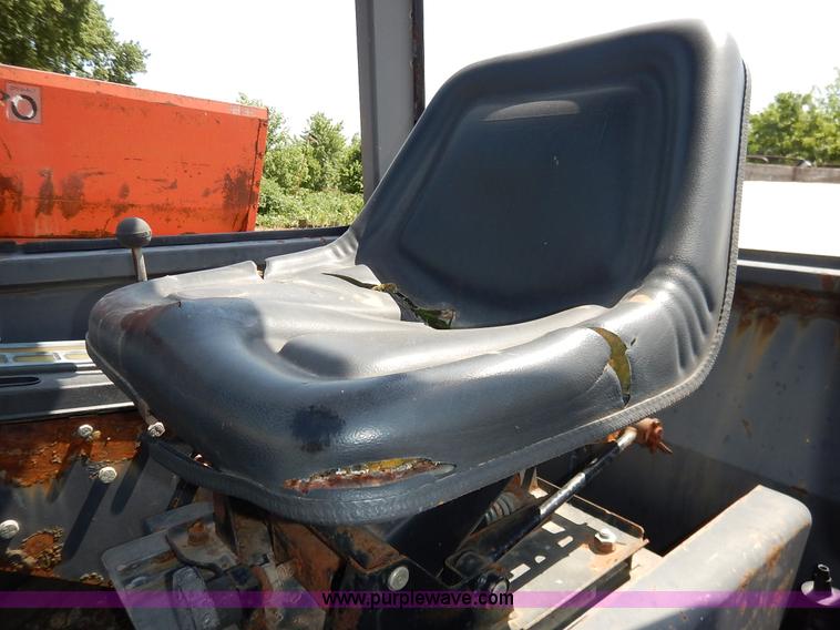 image for item J3758 1988 Bobcat 100 compact excavator