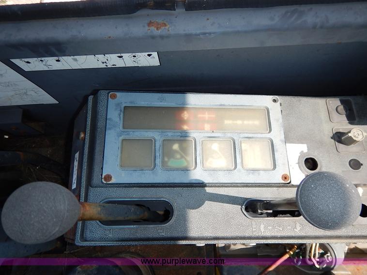 image for item J3758 1988 Bobcat 100 compact excavator