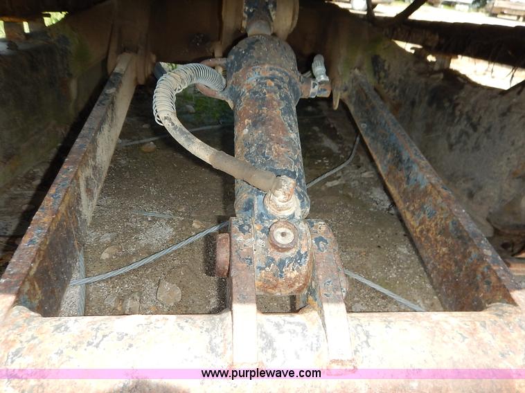 image for item J3758 1988 Bobcat 100 compact excavator