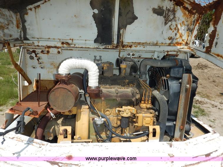 image for item J3758 1988 Bobcat 100 compact excavator