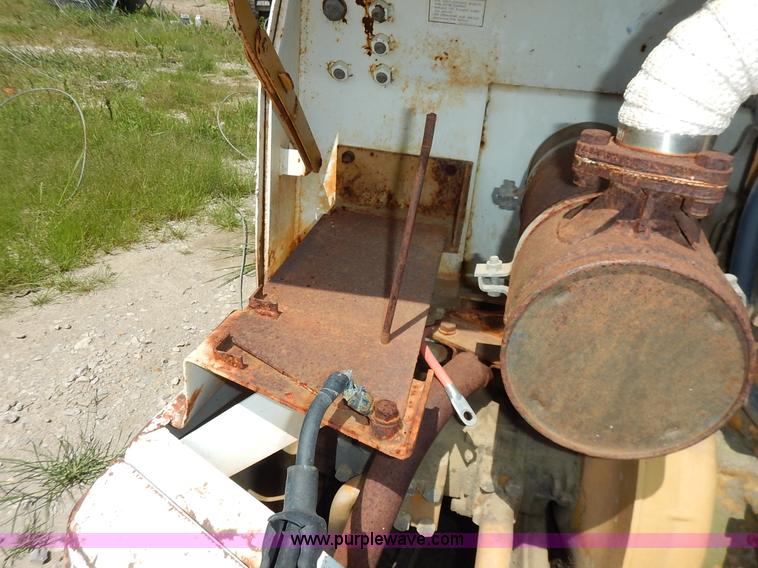 image for item J3758 1988 Bobcat 100 compact excavator