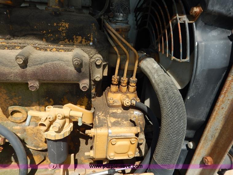 image for item J3758 1988 Bobcat 100 compact excavator