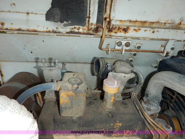 image for item J3758 1988 Bobcat 100 compact excavator