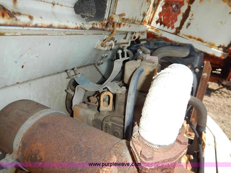 image for item J3758 1988 Bobcat 100 compact excavator