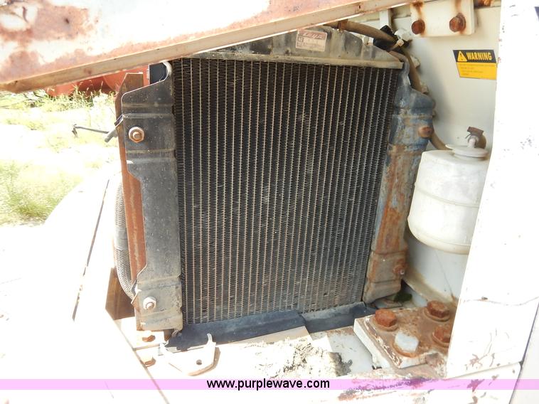 image for item J3758 1988 Bobcat 100 compact excavator