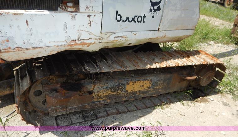 image for item J3758 1988 Bobcat 100 compact excavator