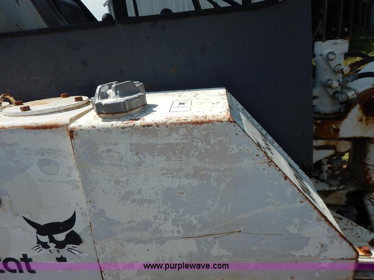 image for item J3758 1988 Bobcat 100 compact excavator