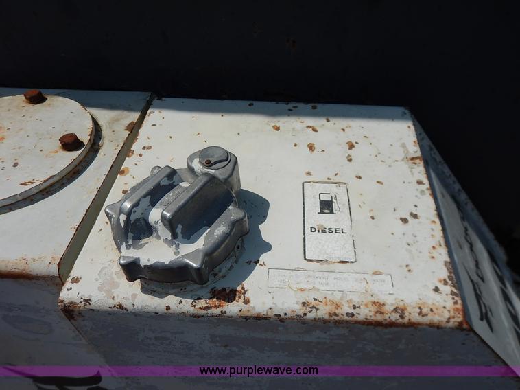 image for item J3758 1988 Bobcat 100 compact excavator