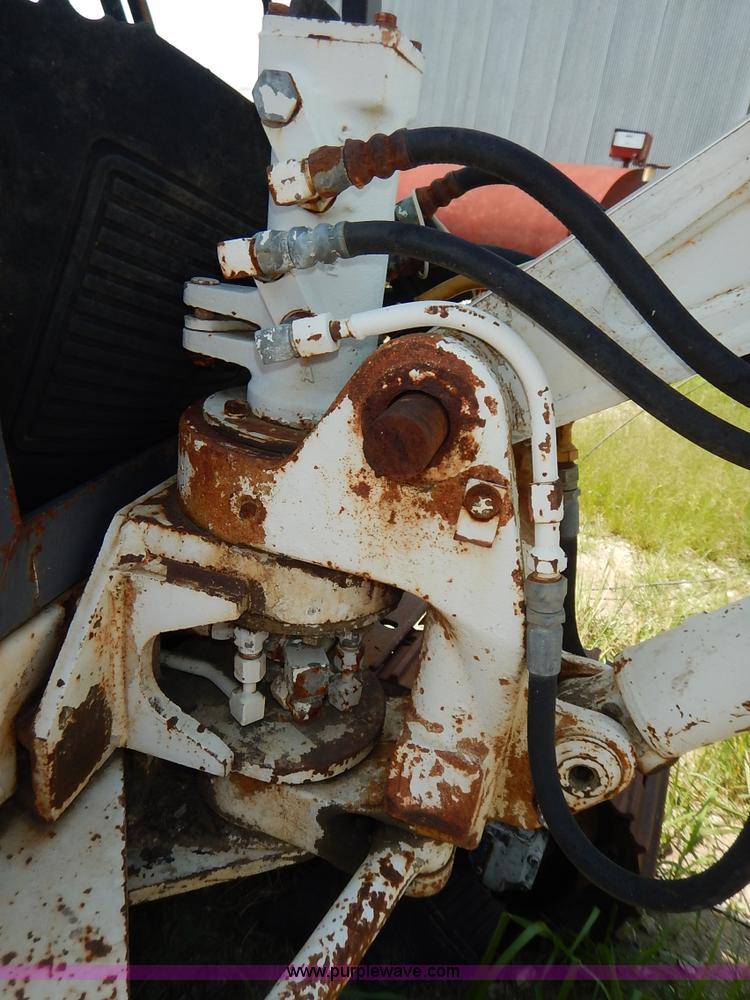 image for item J3758 1988 Bobcat 100 compact excavator