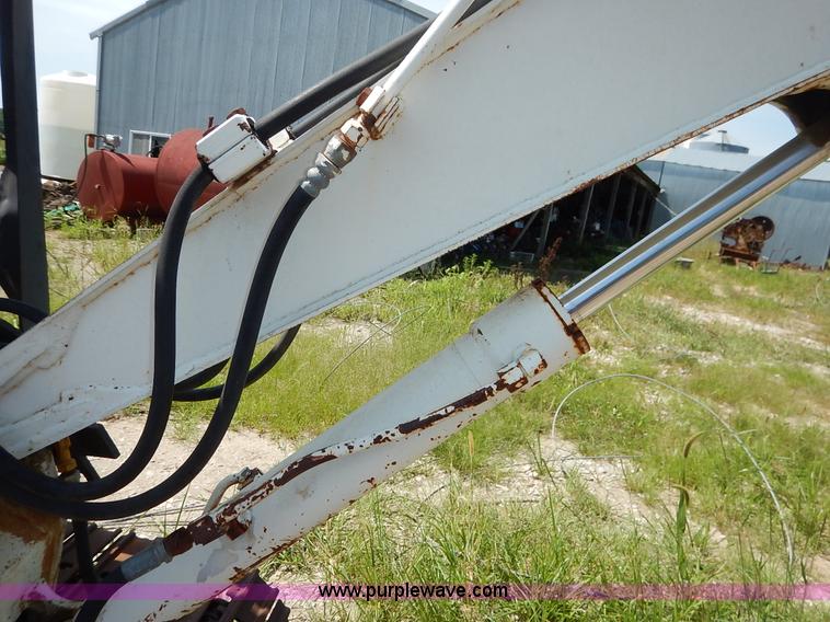 image for item J3758 1988 Bobcat 100 compact excavator