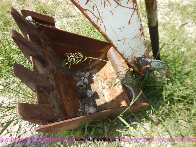 image for item J3758 1988 Bobcat 100 compact excavator