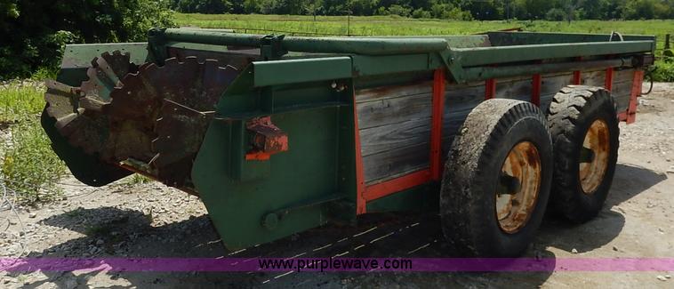 image for item J3763 New Idea manure spreader