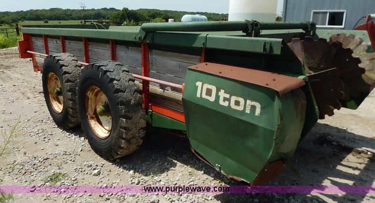 image for item J3763 New Idea manure spreader
