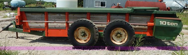 image for item J3763 New Idea manure spreader