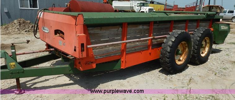 image for item J3763 New Idea manure spreader